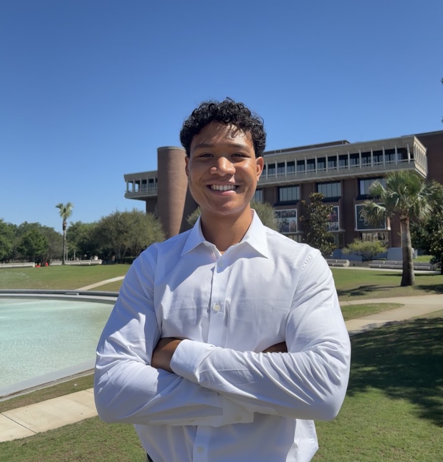 Sebastian Chen, headshot on UCF campus